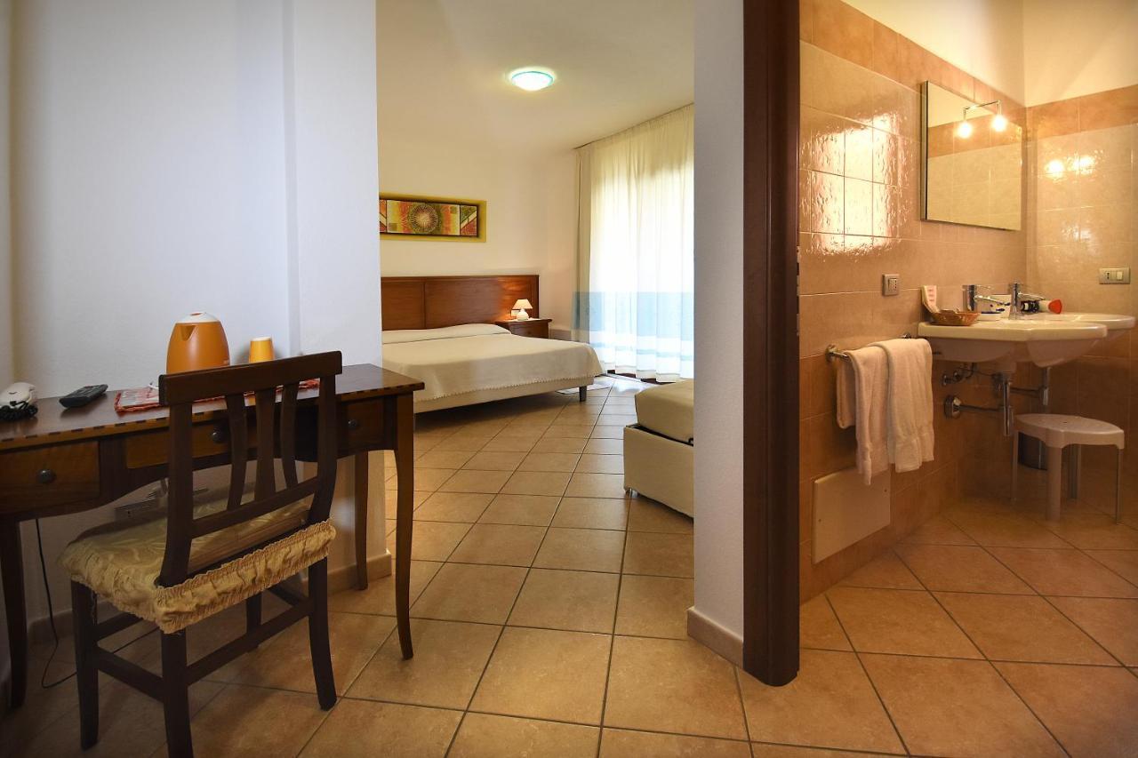 Hotel Il Girasole Villasimius Exterior foto