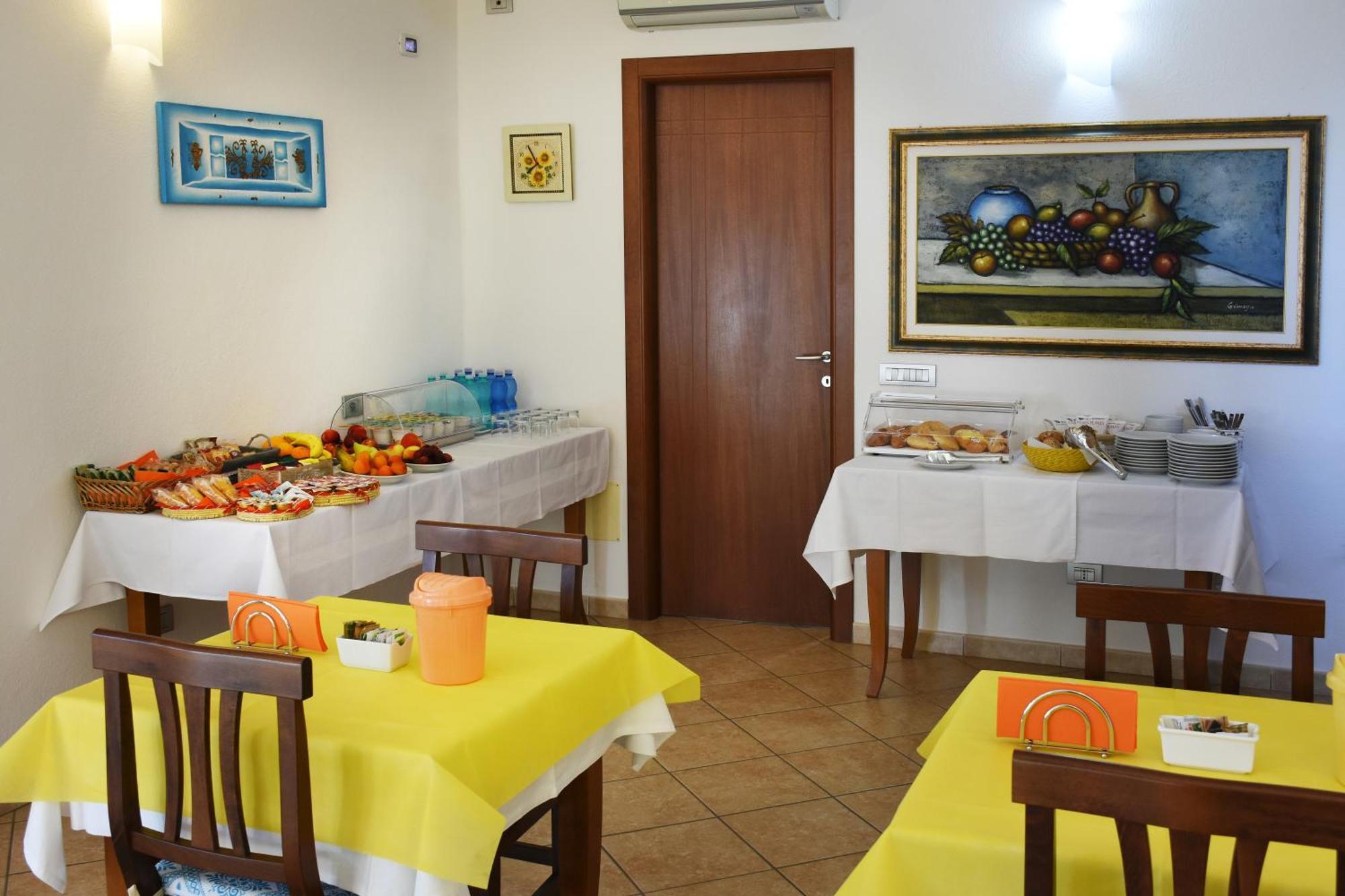 Hotel Il Girasole Villasimius Exterior foto