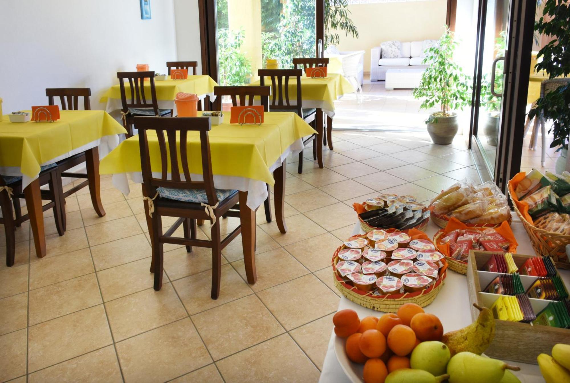 Hotel Il Girasole Villasimius Exterior foto